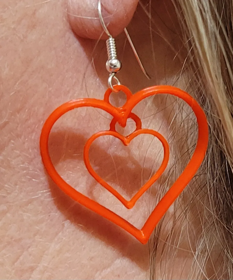 Simple Heart Earrings Articulated view 4