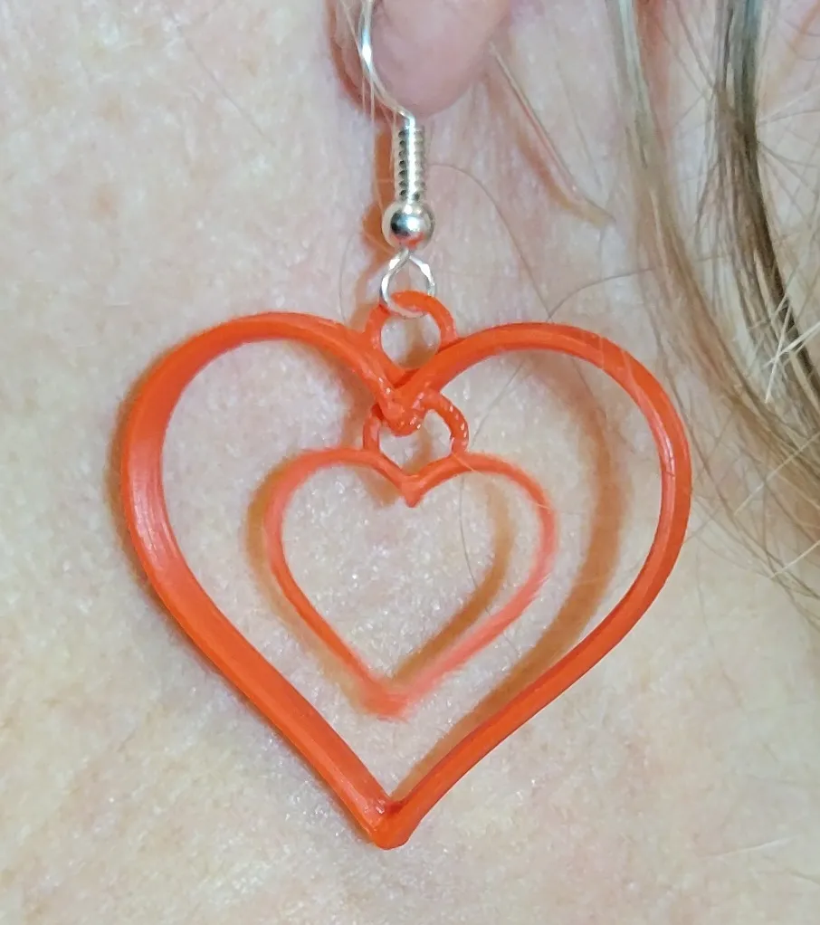 Simple Heart Earrings Articulated view 3