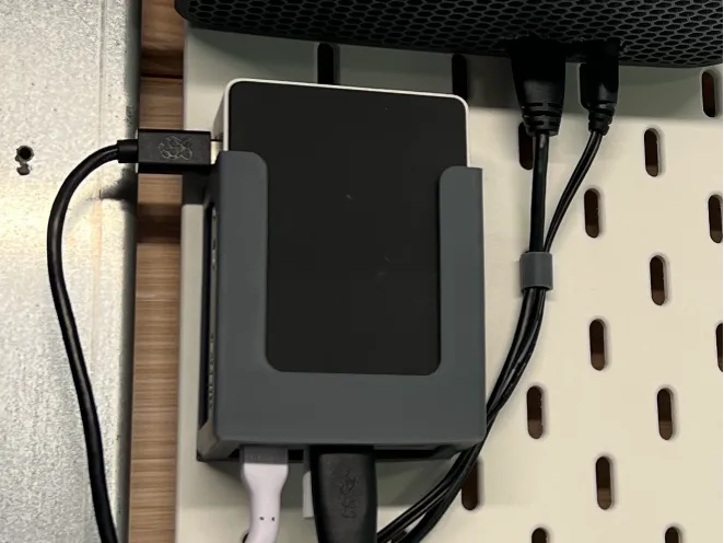 Raspberry Pi Flirc case Skadis mount