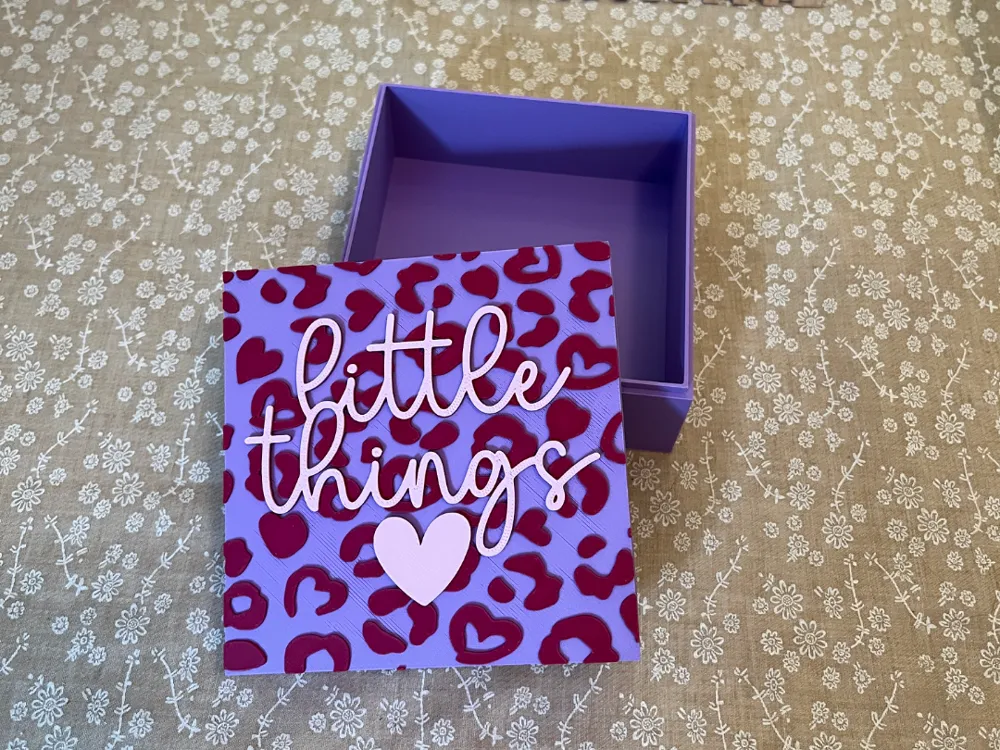 Caja o estuche: Leo Dose/Box/Schmuckbox. Referencia del modelo original.
