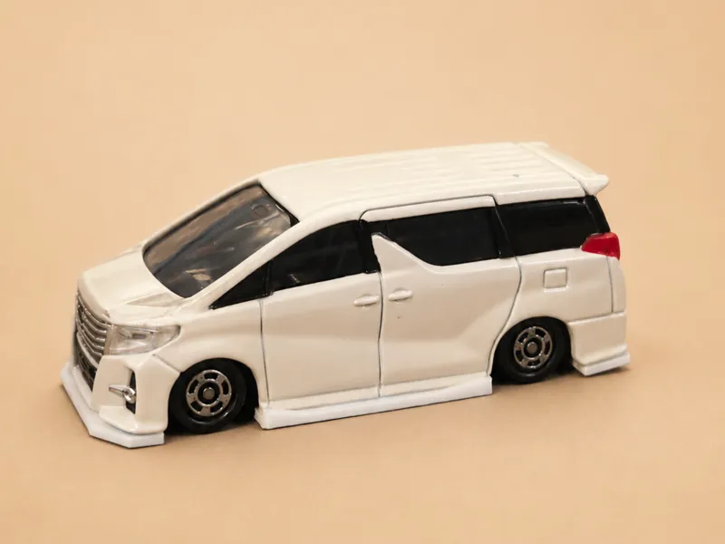 Rajout lame kit 1/64 toyota alphard