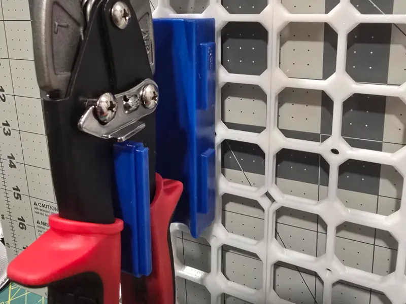 Expandable Tin/Aviation Snips Holder for openGrid