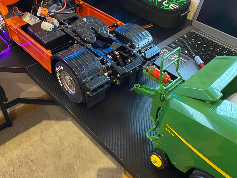 Anhängerkupplung  Tamiya Scania für Bruder 