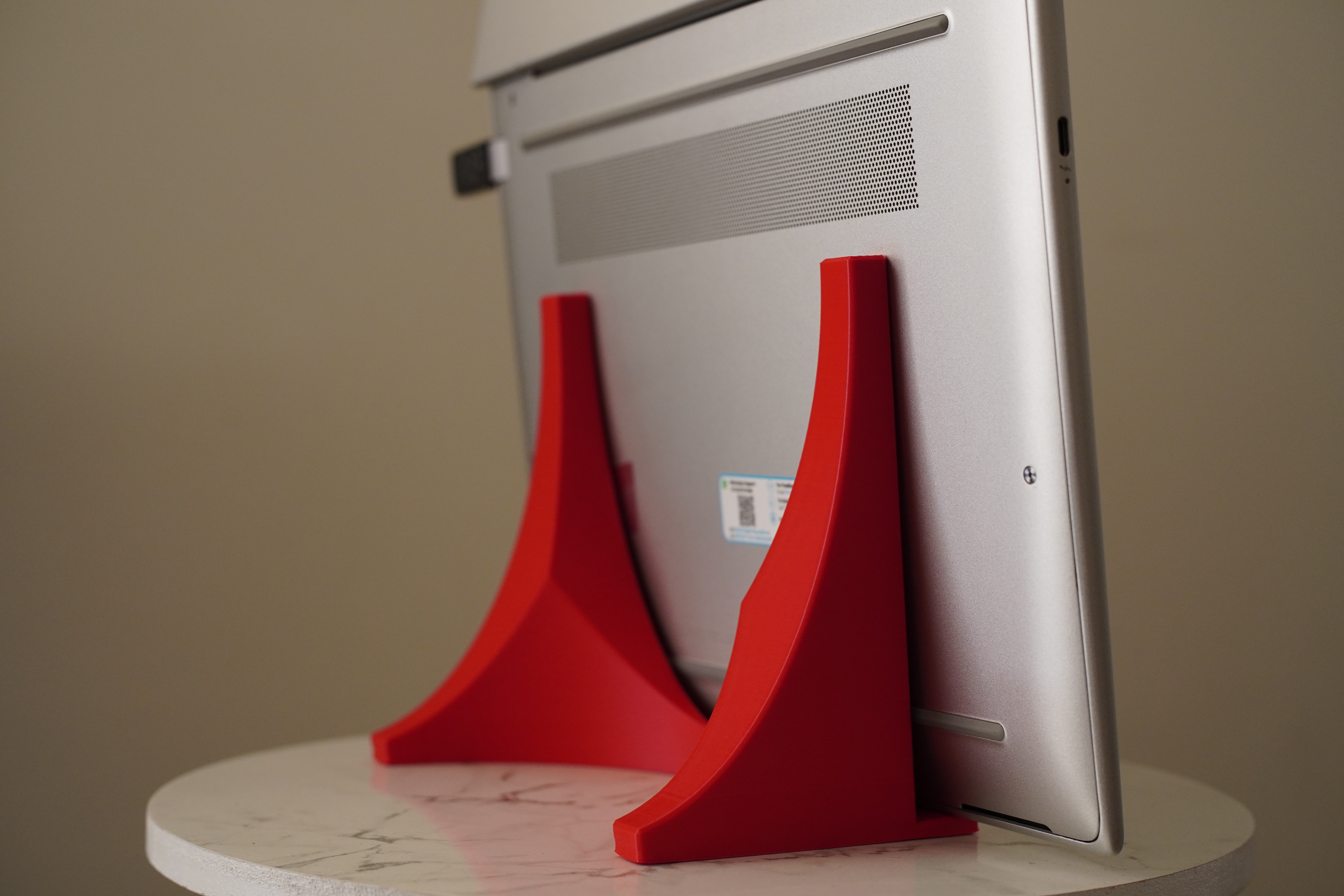 Miniatura 3 do modelo 3D Vertical Laptop Stand