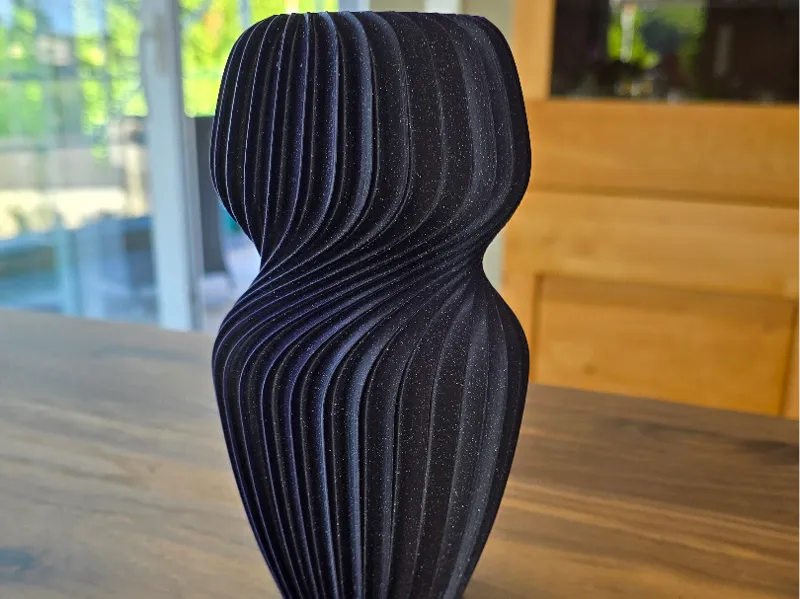 Vase mit Spiralstruktur 
