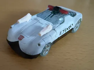 War for Cybertron Prowl Side guns