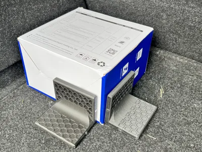 Trunk loose luggage fix, magnetic