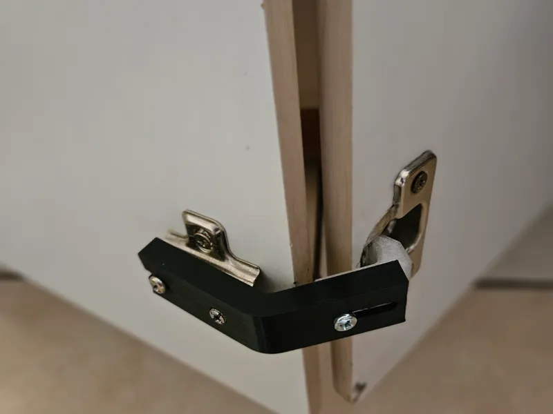 Kitchen cabinet door hinge fix