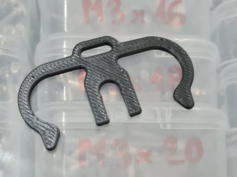 3D sets hitch lock