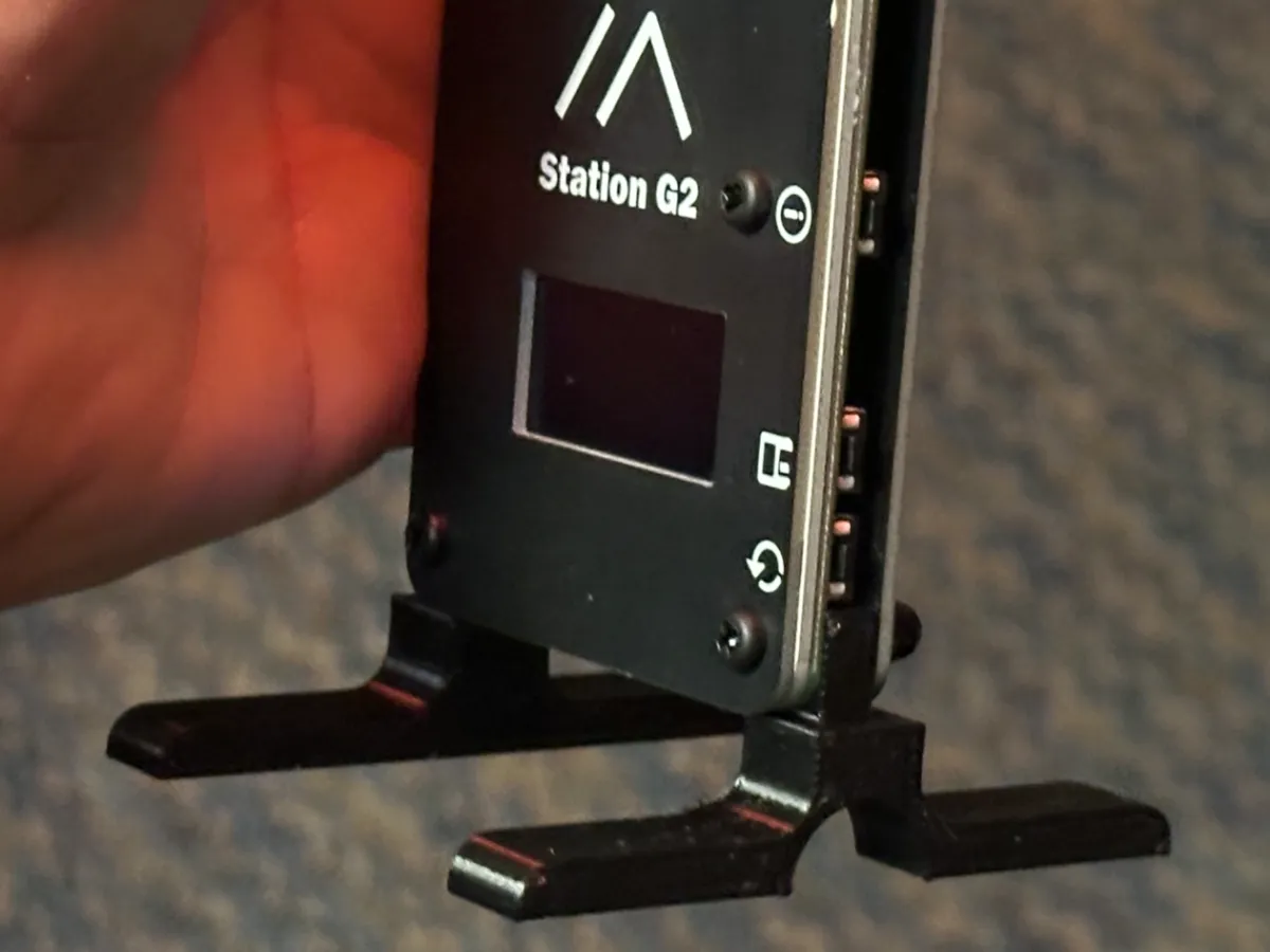 Pieds avec passage de câble pour station Meshtastic G2