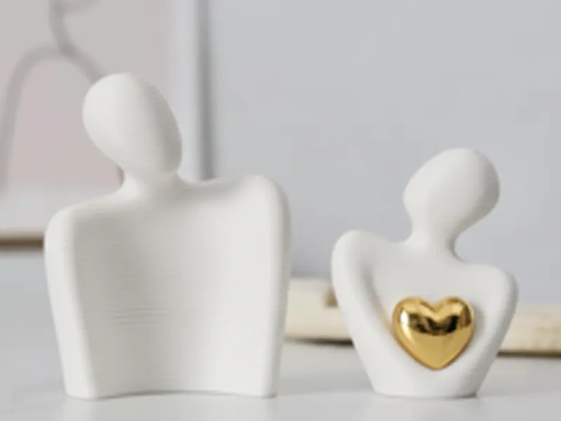 Couple statue 