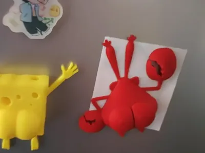 Mr Krabs refrigerator magnet with a butt that can hold paper