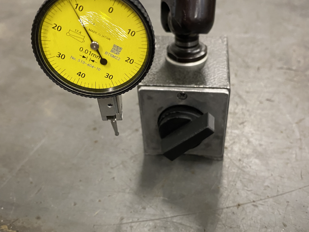 Leva per base magnetica