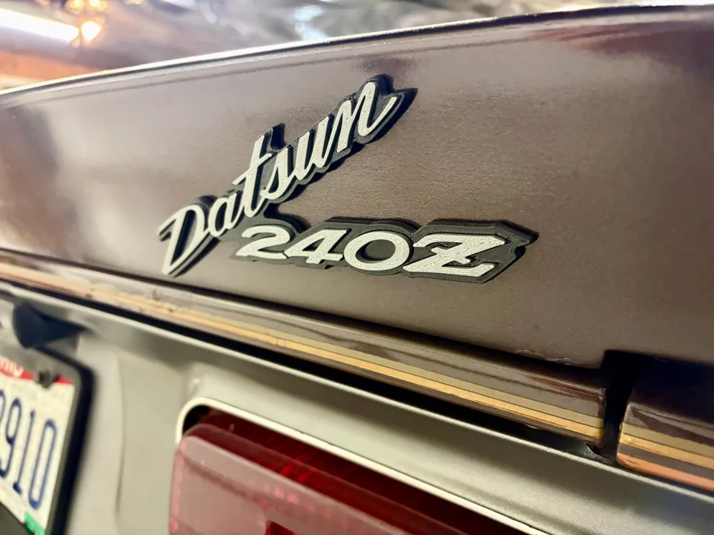 Datsun 240Z / 260Z / 280Z Rear Spoiler Emblem - Free 3D Print Model ...