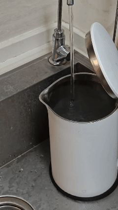 使水壶倾斜的底座，适配小米水壶