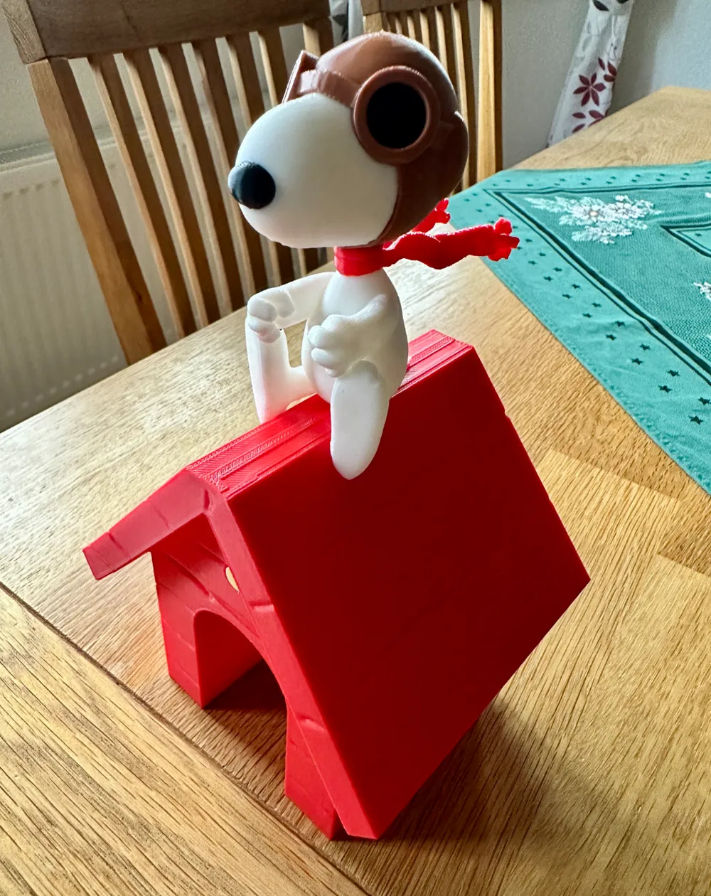 Snoopy em uma casinha para cachorro - Modelo gratuito para impressão 3D -  MakerWorld, image size:1000x1260