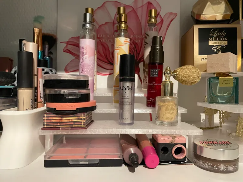 Parfume holder