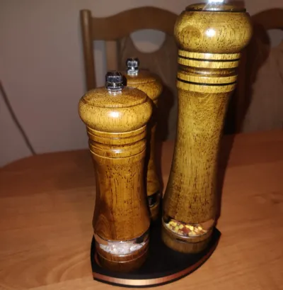 Spice grinder stand