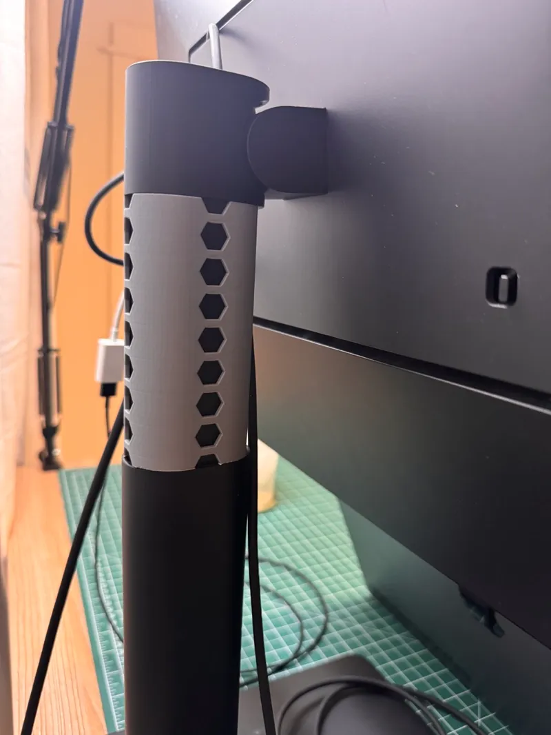 LG UltraFine 5K Monitor Height Lock