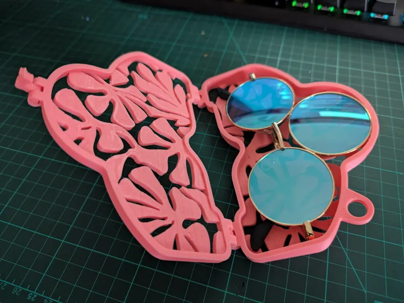 Print in place third eye glasses box.