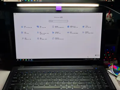 Ultra-low-cost screen hanging lamp