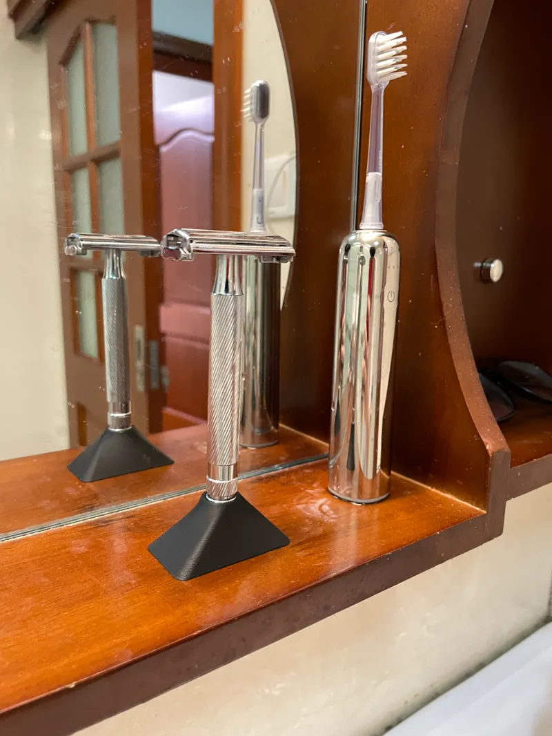 Razor holder