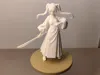 Long-saber swordswoman in a horse-face skirt