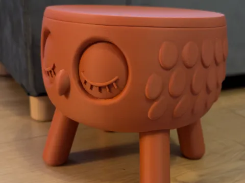 Soporte: Sleepy Cute Owl Shaped Stool & Plant Stand — referencia de MakerWorld