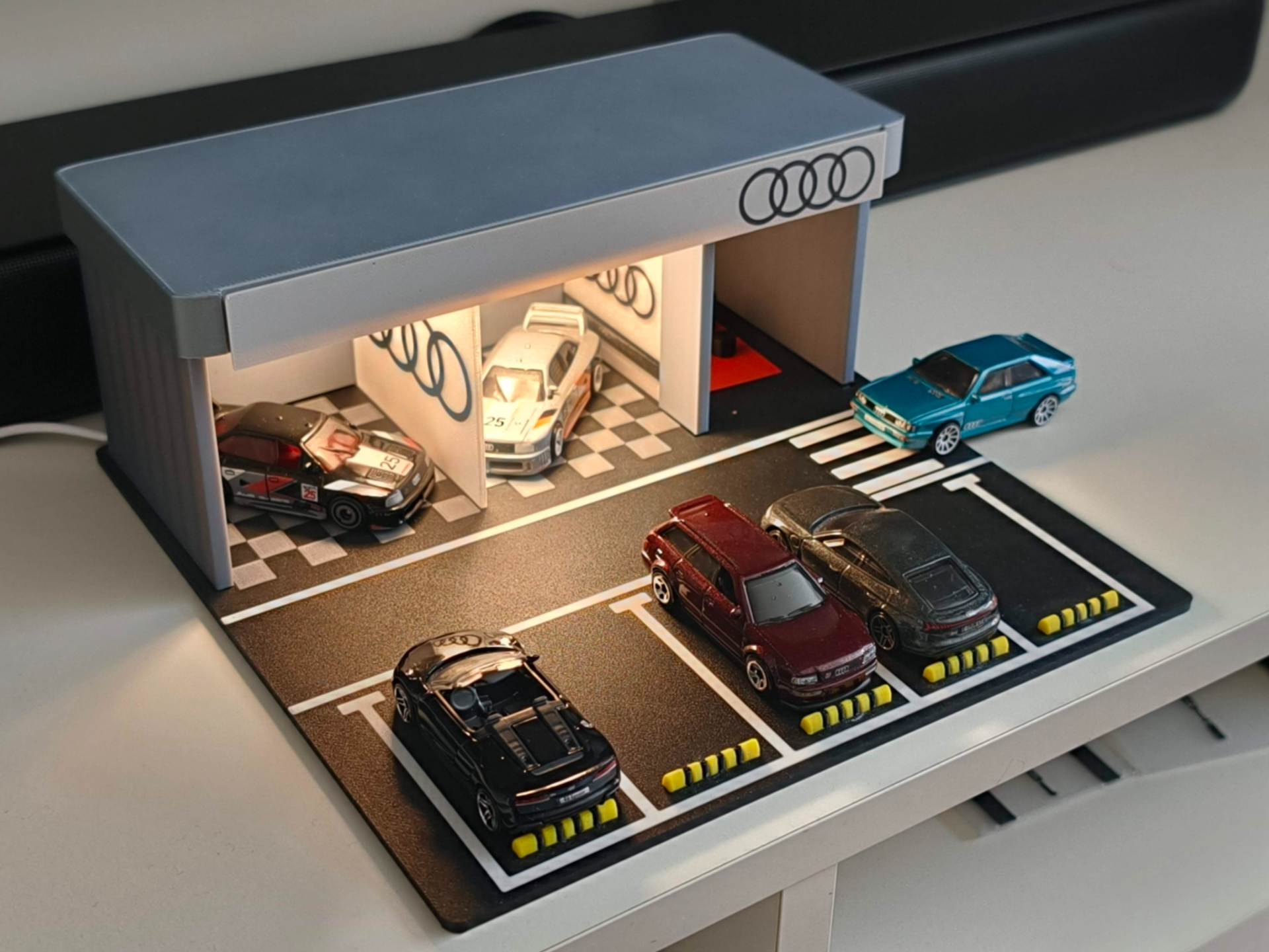AUDI Showroom Garage Display – 1:64 Scale