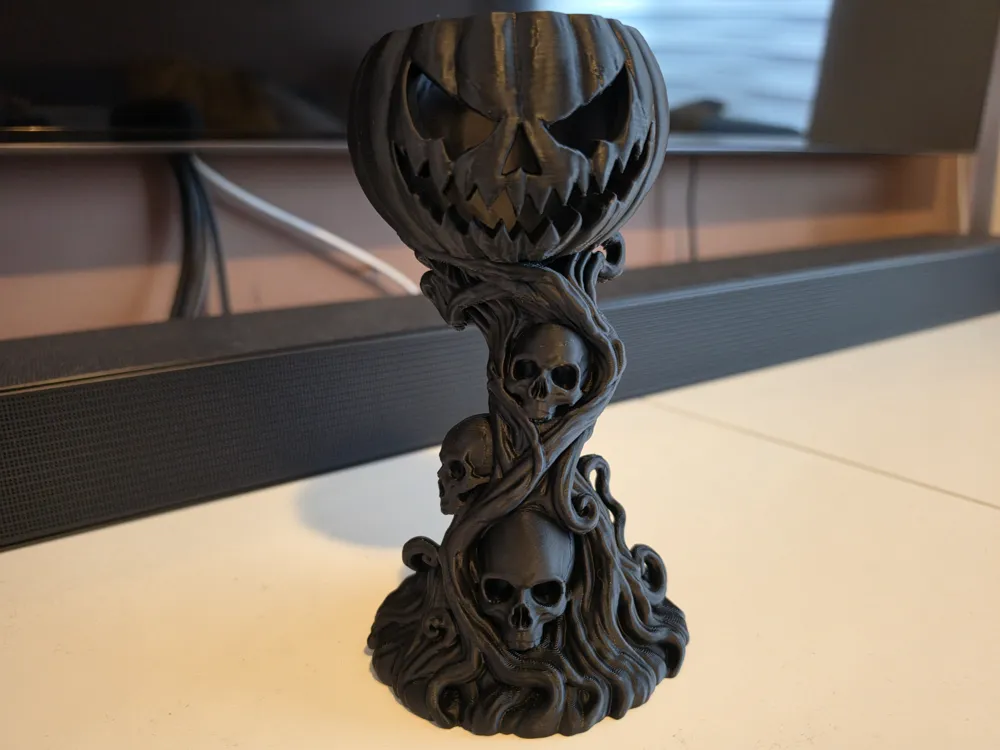 Accesorio de iluminación decorativa: Gothic Jack-o'-Lantern Skull Candle Holder. Referencia del modelo original.