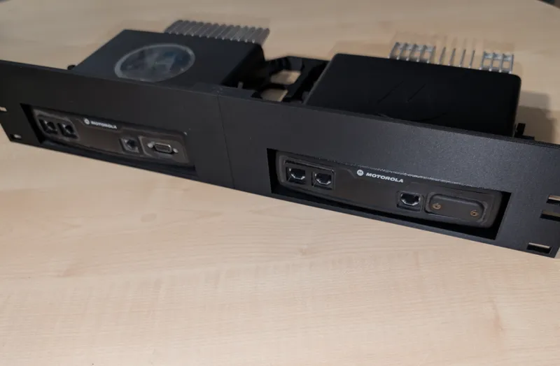 2x Motorola MRT 2HE Rack Mount