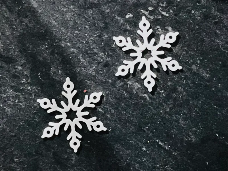Christmas Flakes Earrings by Alvaro Pinot