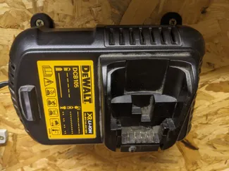 Dewalt DCB105 Wall Mount