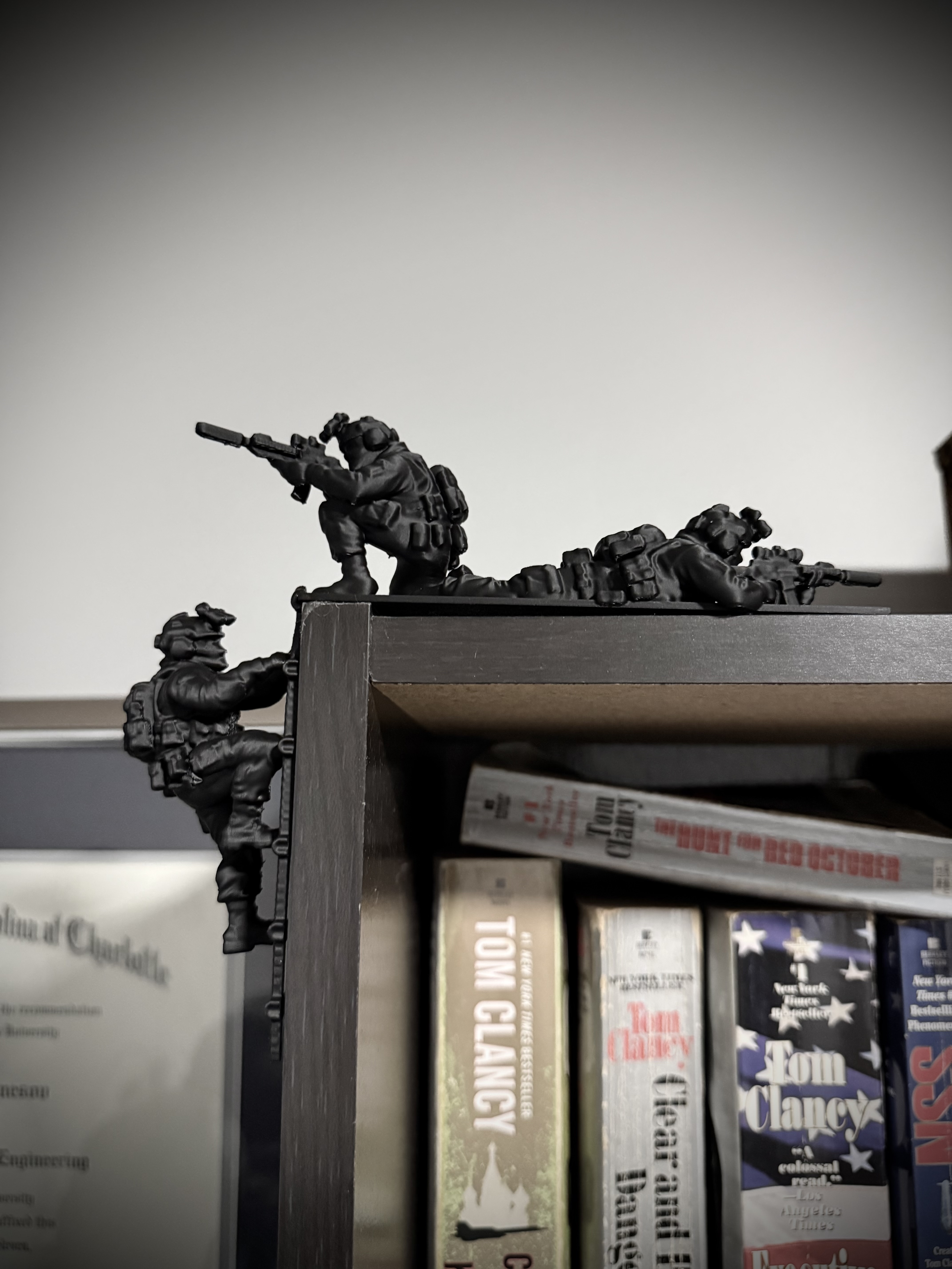 Climbing Ledge Specials Ops Soldiers! - 1