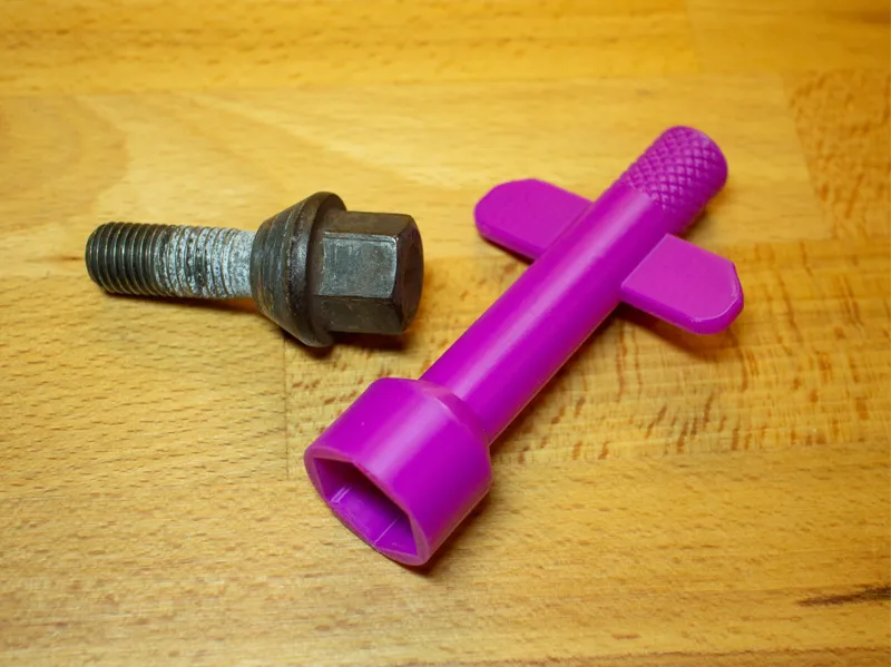 Wheel bolt unscrew helper 17, 19, 21 mm & more hex