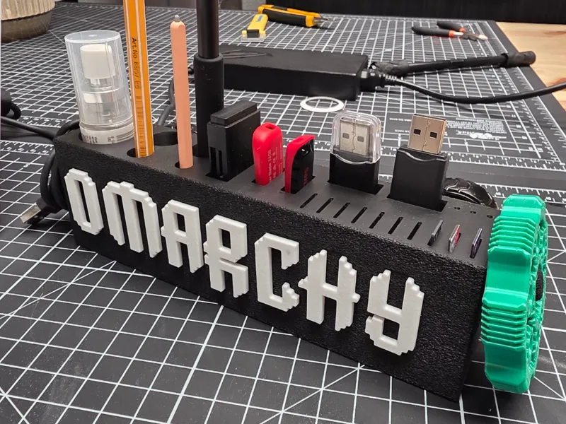 Omarchy themed Pencil Holder and Organizer