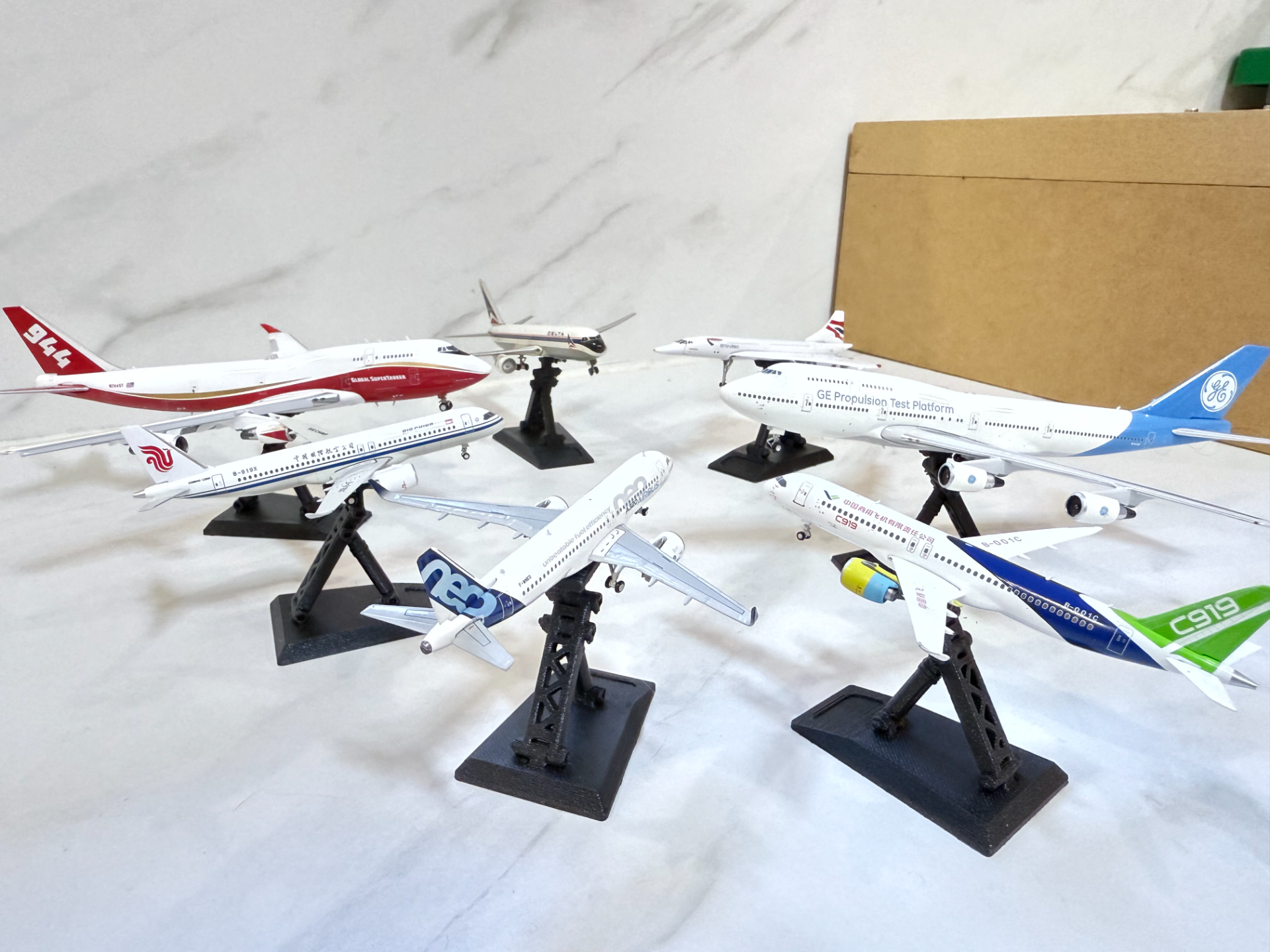 Miniatura 1 do modelo 3D 最帅1:400飞机模型支架 一体打印版 起落架风格