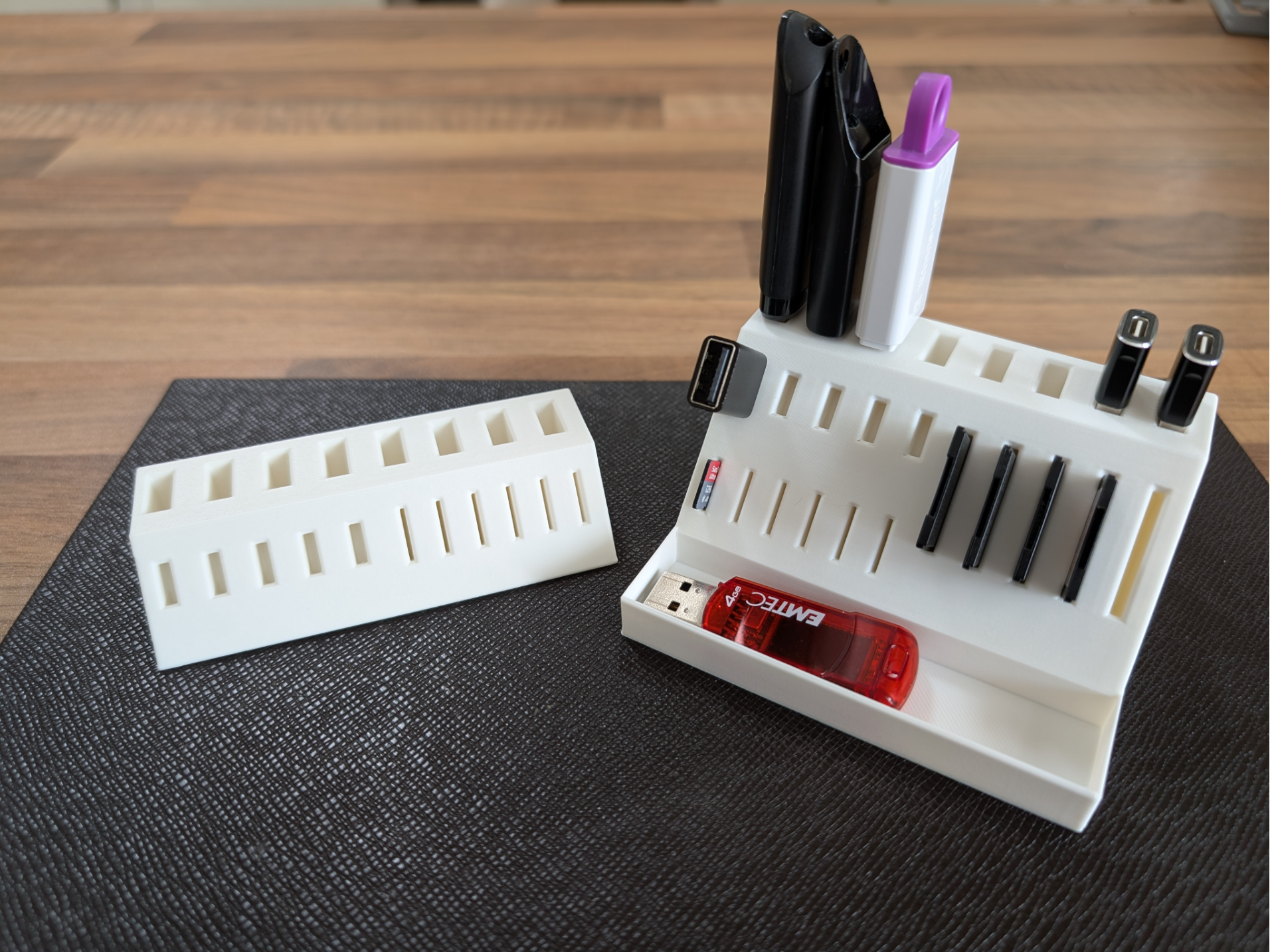 USB flash drive and SD card storage Multi options