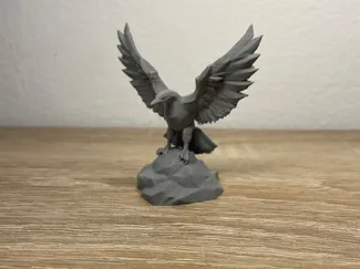 Adler-Statur mit ausgebreiteten Flügeln