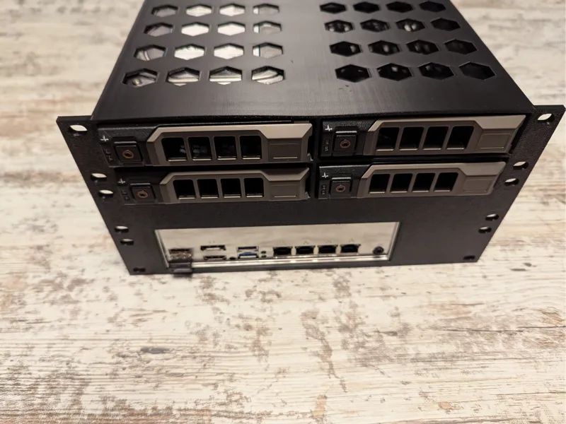 10"  3U Rack Mountable ITX NAS with 4 3,5" HDD