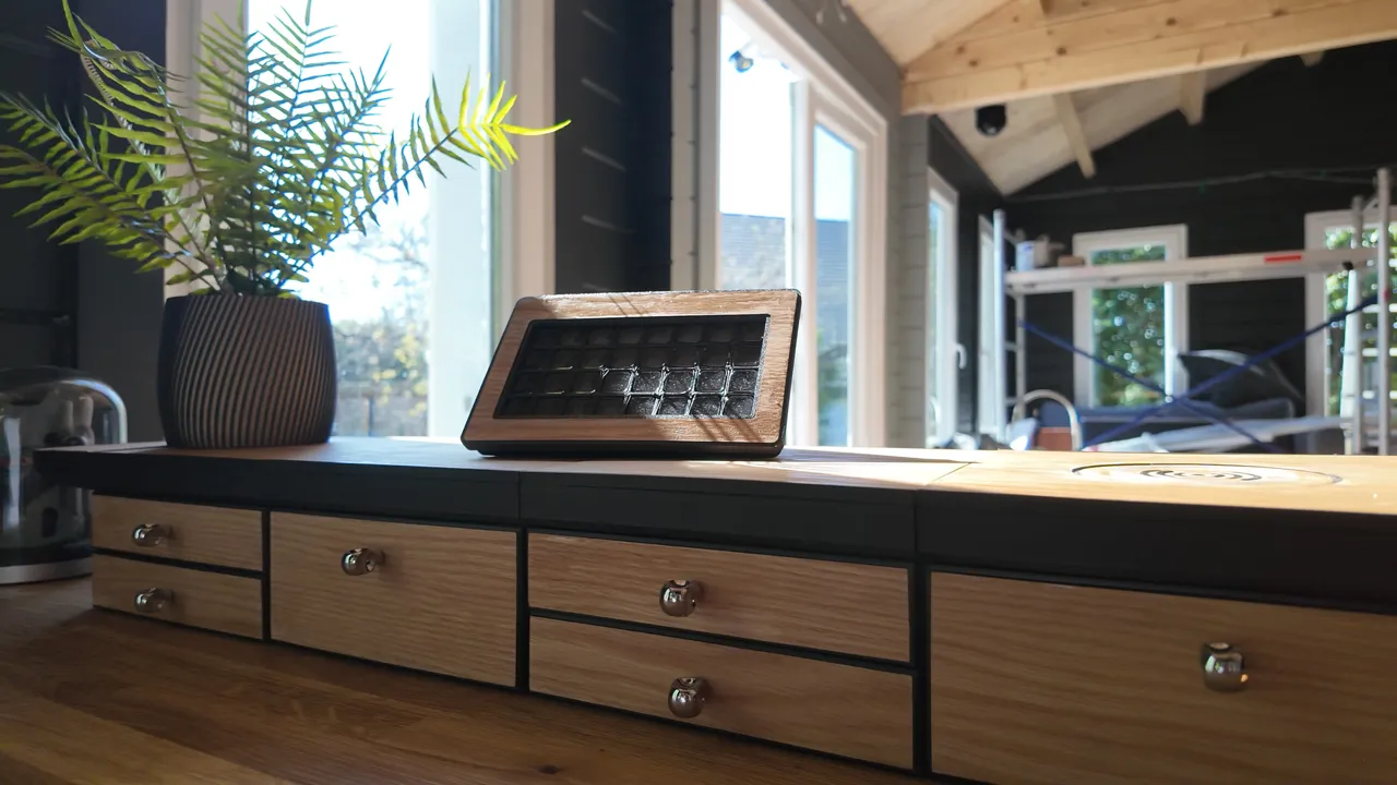 Deskware - A Modular Desk System view 2