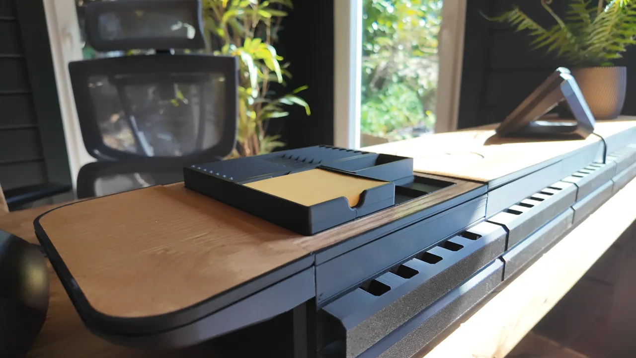 Deskware - A Modular Desk System view 3