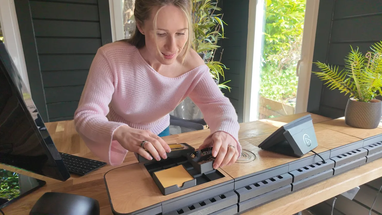 Deskware - A Modular Desk System view 4