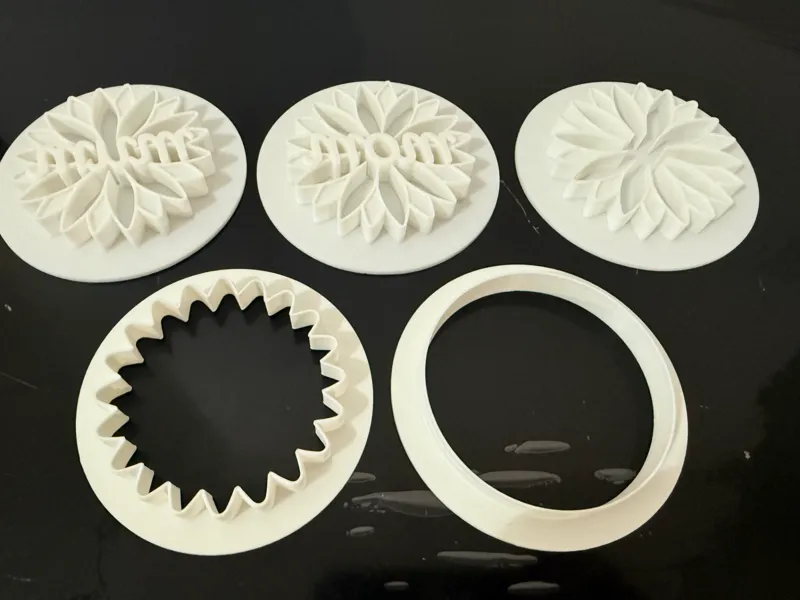 MOM / MUM Flower Cookie Cutter