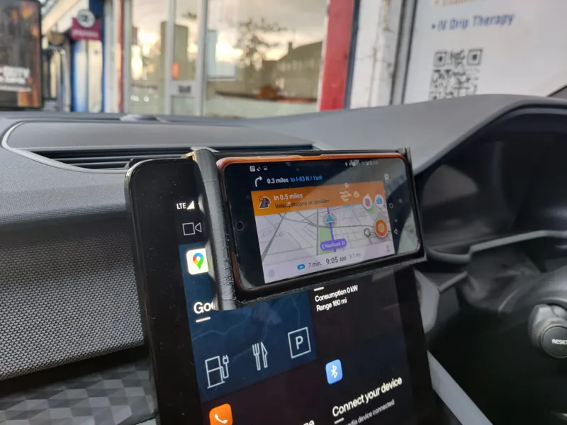 Polestar 2 landscape mobile phone holder