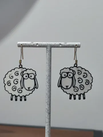 Pendientes: Aretes Oveja Risueña — vista de referencia 4