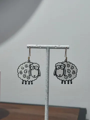 Pendientes: Aretes Oveja Risueña — vista de referencia 3
