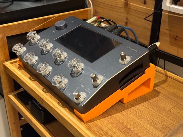 Quad Cortex 桌面支架
