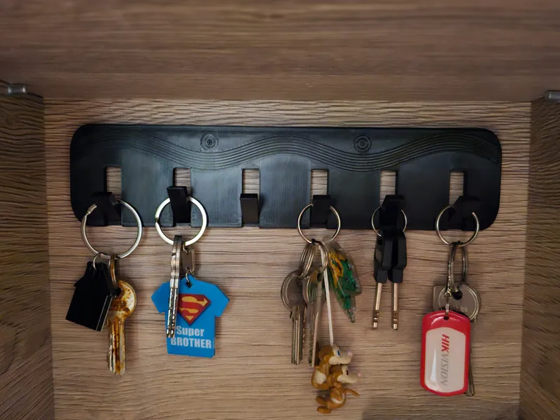 Key holder (with foldable hooks)