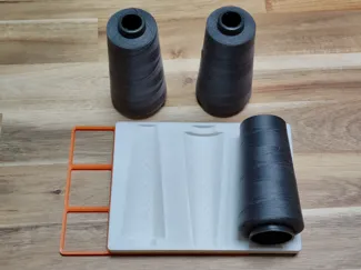 Overlocker / Serger spool holder (Gridfinity)